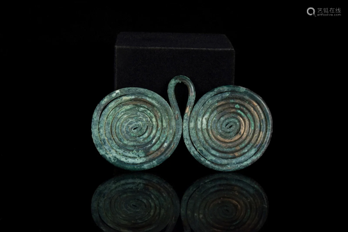 BRONZE AGE BRONZE SPECTACLE PENDANT