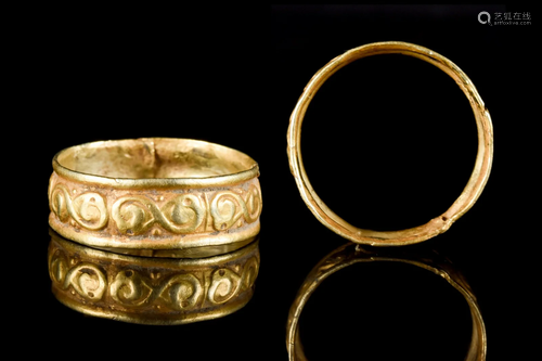 VIKING DECORATED GOLD RING