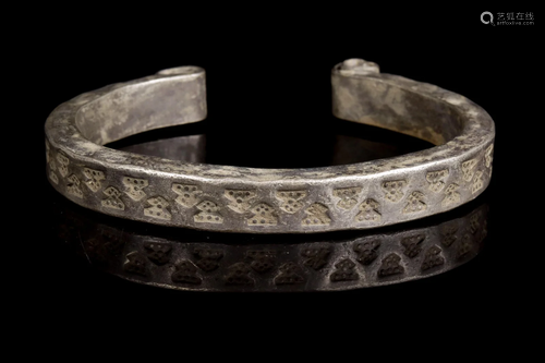 VIKING SILVER BRACELET WITH PUNCHED DECORATION