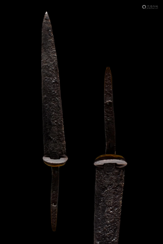 MEDIEVAL IRON DAGGER