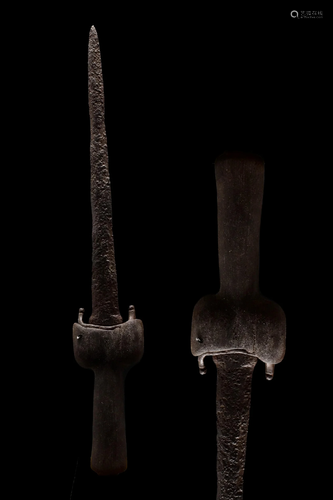 LATE MEDIEVAL IRON DAGGER