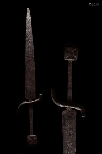 MEDIEVAL IRON DAGGER