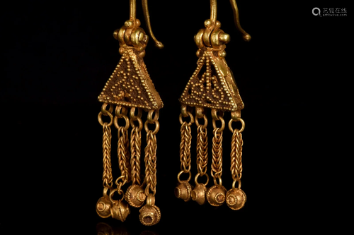 BYZANTINE GOLD PAIR OF EARRINGS WITH DANGLES