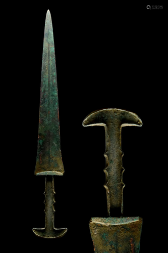 WESTERN ASIATIC BRONZE DAGGER