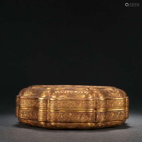 旧藏 铜鎏金缠枝莲花卉纹盖盒。