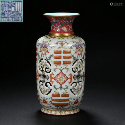 Qing Dynasty, Famille Rose Flower Bottle