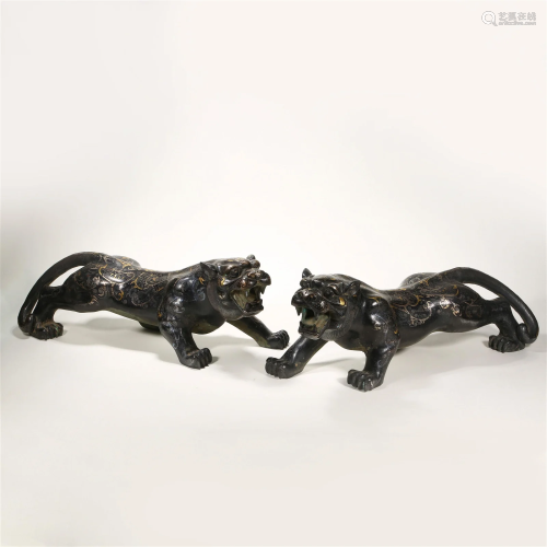 Han Dynasty, Inlaid Gold and Silver Tiger Beast a Pair