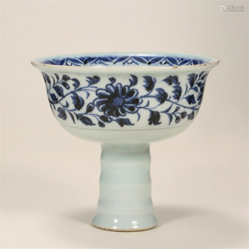 Ming Dynasty, Blue and White Flower High Foot Cup