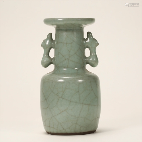 Qing Dynasty,Official Kiln Binaural Bottle