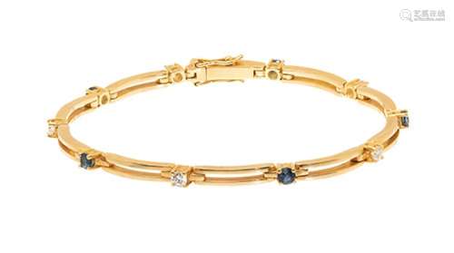 Bracelet in 18kt yellow gold. Model with articulated links i...