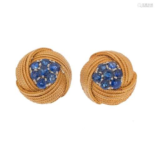 Bombé style earrings in 18kt yellow gold, 80's.With group of...