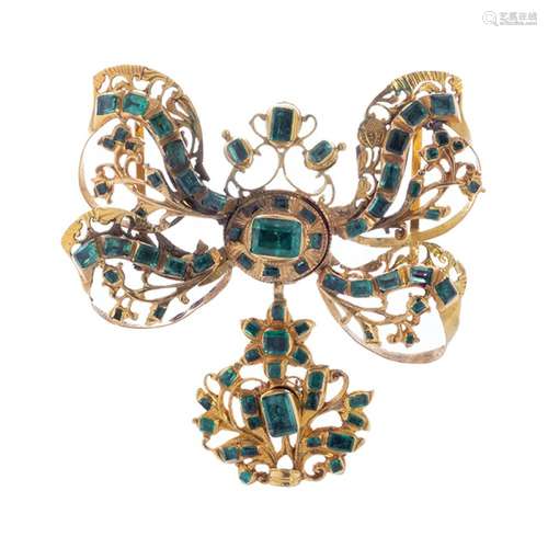 Pendant in 18kt yellow gold and emeralds. Chest piece or &qu...