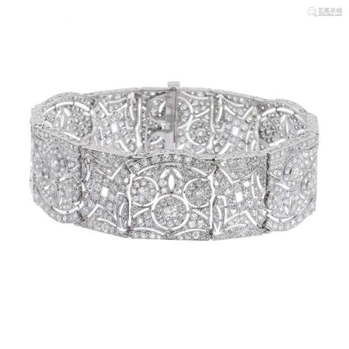 Bracelet in 18k white gold and diamonds. Art deco model of a...