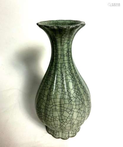 A Chinese Crackle Glazed Ge Type Vase