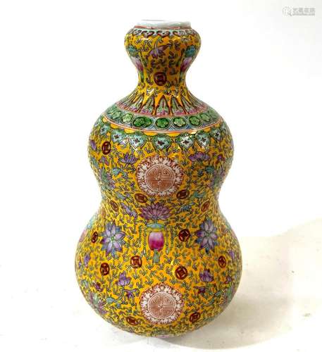 A Chinese Imperial Yellow Famille Rose Porcelain Gourd Vase