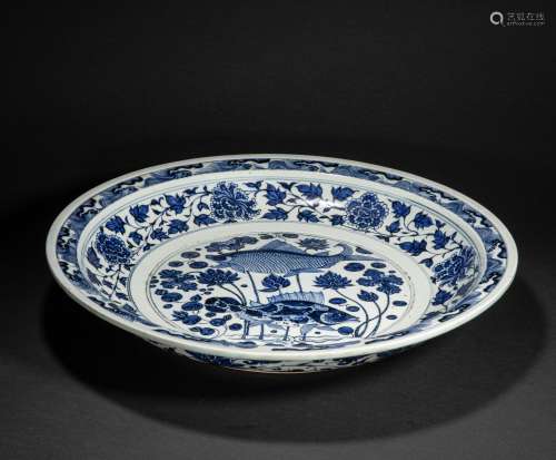 CHINESE BLUE AND WHITE PISCES PLATE, YUAN DYNASTY