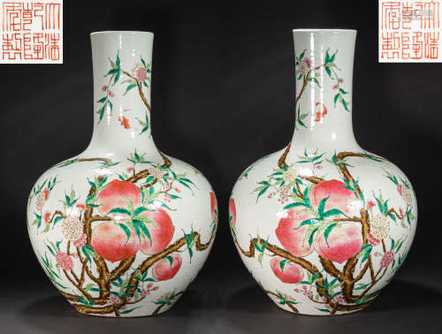A PAIR OF CHINESE FAMILLE ROSE BOTTLES, QING DYNASTY