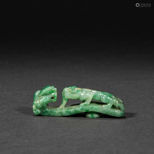 CHINESE JADEITE WITH HOOK, QING DYNASTY