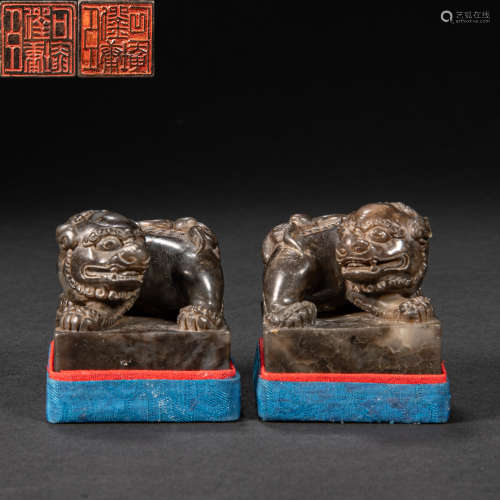A PAIR OF CHINESE SHOUSHAN STONE SEALS, QING DYNASTY