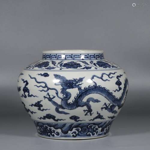 Blue and white cloud dragon pattern jar