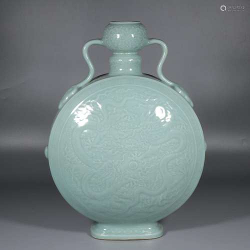 Holly Glazed Light Crimson Relief Dragon Pattern Amphora