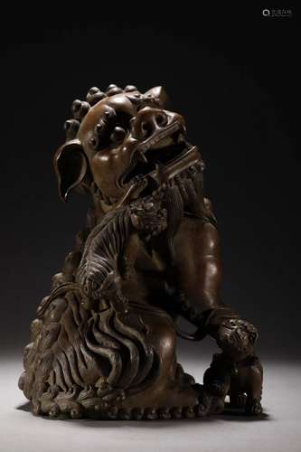 Bronze lion ornaments of the Qing Dynasty