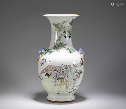 Qing Dynasty shallow falling color vase