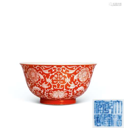 清乾隆 矾红留白缠枝花卉纹碗