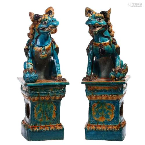 A PAIR OF CHINESE FAMILLE VERTE LIONS