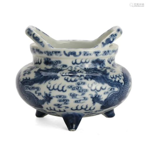 A BLUE AND WHITE 'DRAGON' INCENSE BURNER