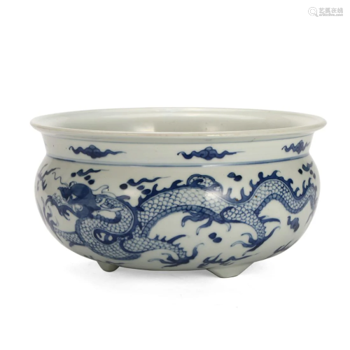 A BLUE AND WHITE 'DRAGON' INCENSE BURNER