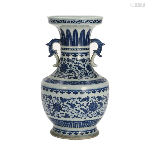 A BLUE AND WHITE FLARED-MOUTH VASE WITH HANDLES