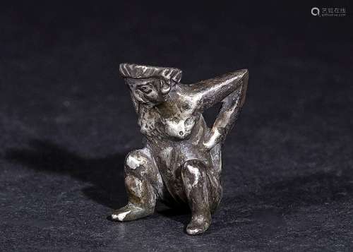 A RARE ANCIENT ROMAN DICE FIGURE IN SILVER DEPICTING A SQUAT...