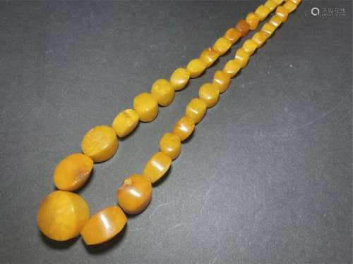 A LARGE UNUSUAL CUT AMBER NECKLACE