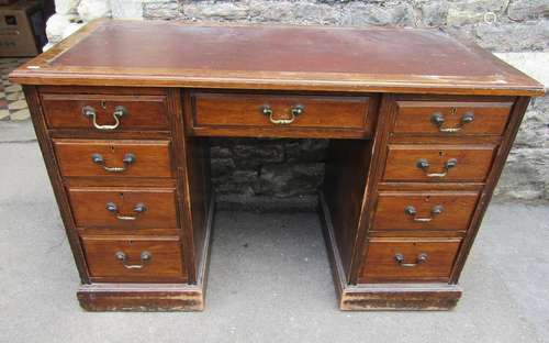 Edwardian oak pedestal desk of nine drawers with inset leath...