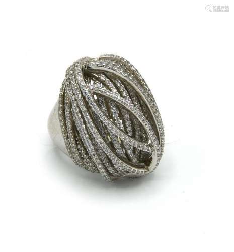 ANELLO MODELLATO A GOMITOLO<br />
in argento 925 decorato co...