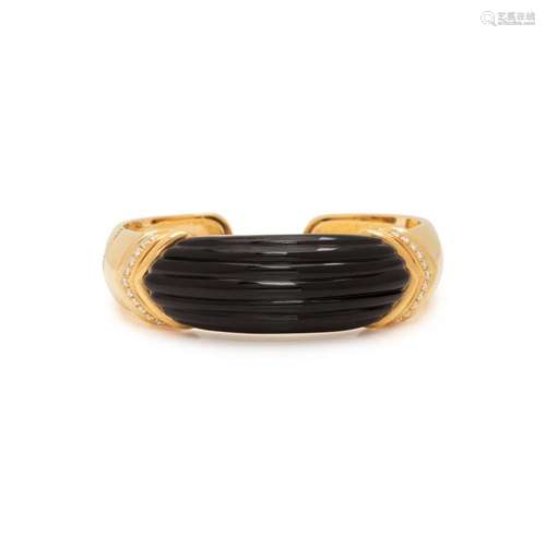 YELLOW GOLD, ONYX AND DIAMOND CUFF BRACELET