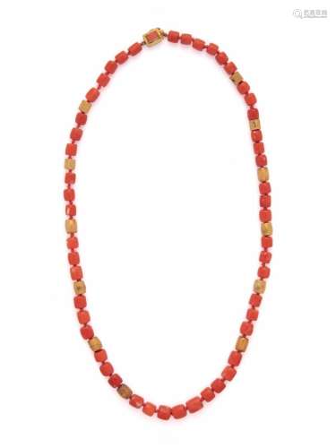 CORAL AND YELLOW GOLD BEAD NECKLACE