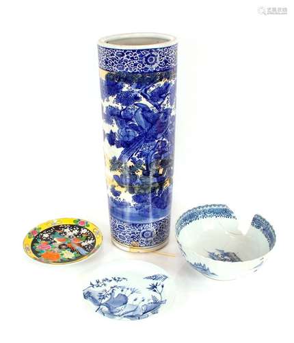 An 18th Century Chinese blue and white bowl, decorated with ...