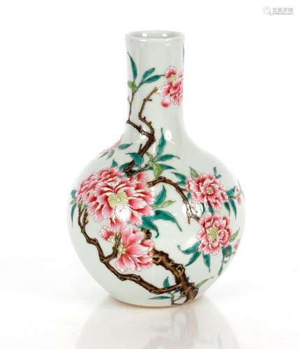 A Chinese famille rose vase, of baluster form decorated with...