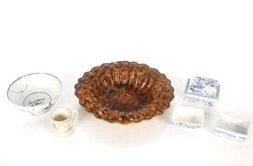 An 18th Century Liverpool porcelain bowl, decorate