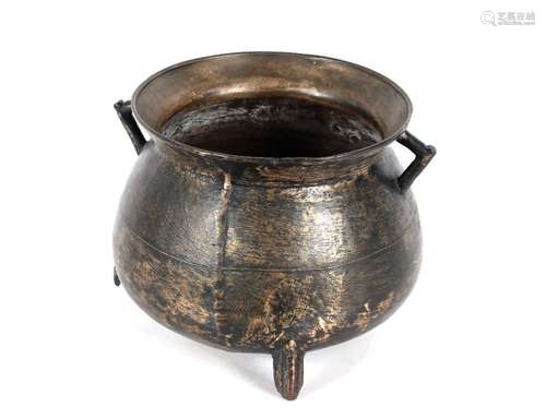 A large early bronze cauldron, possible 17th Century, 31cm d...