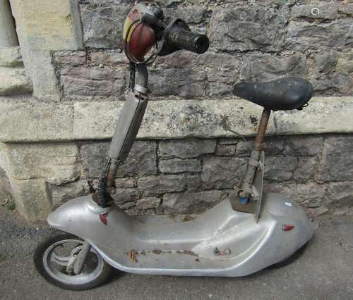 Barn Find - electric Scooter with over painted moulded compo...