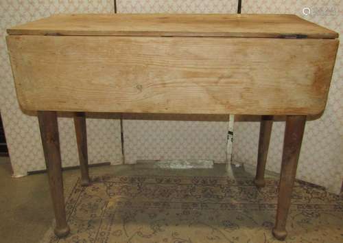 An Edwardian stripped pine drop leaf Pembroke type table wit...