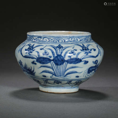 CHINESE QING DYNASTY BLUE AND WHITE POT