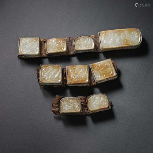 A SET OF CHINESE LIAO DYNASTY HETIAN JADE BELT BRAND