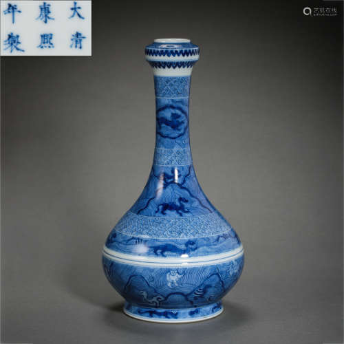 BLUE AND WHITE GARLIC HEAD BOTTLE FROM THE KANGXI PERIOD, QI...