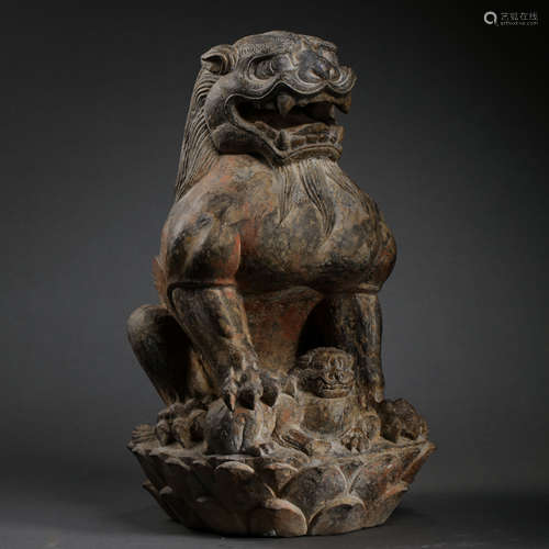 STONE LION SEATED STATUE FROM THE TANG DYNASTY, CHINA