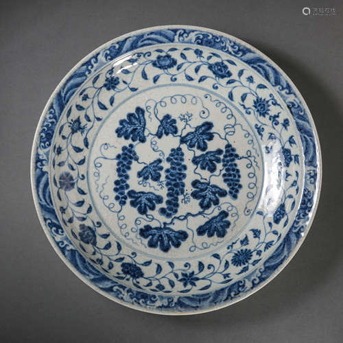 CHINESE YUAN DYNASTY BLUE AND WHITE PLATE