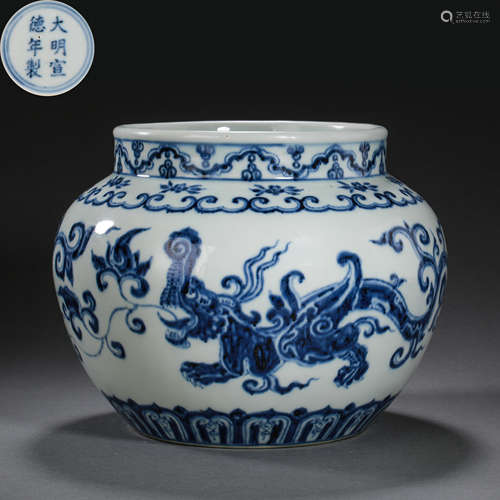 CHINESE DAMING XUANDE PERIOD BLUE AND WHITE JAR